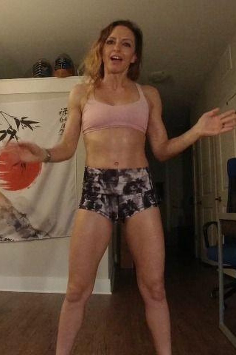 Workout Class - Lora - Screenshot 1 of 4 - Masturbation