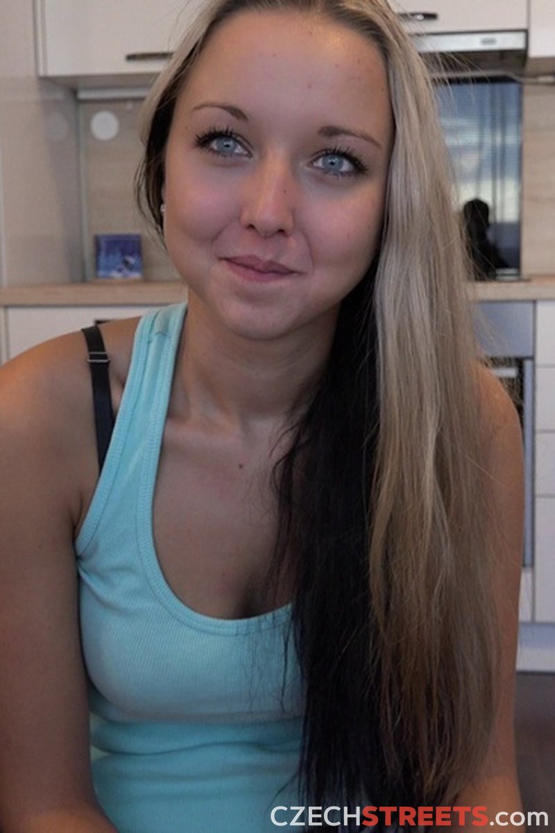 Blonde Princess - Screenshot 1 of 4 - Babes