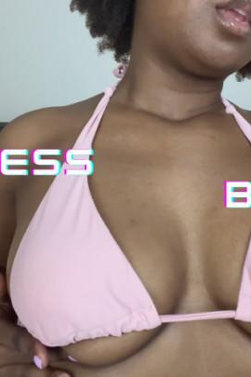 Brainless For Tiny Bikinis - Screenshot 1 of 4 - Ass Worship