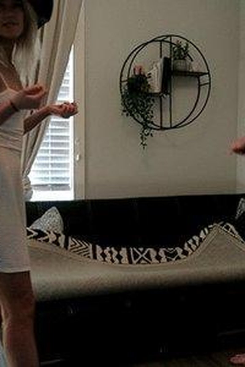 CFNM Ballbusting 2 - Screenshot 1 of 4 - Amateur Ballbusting