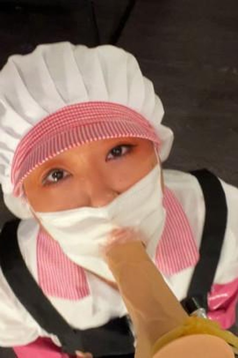 TP-manyvidsasiankoreangirl-korean-cafeteria-lady-small-holes