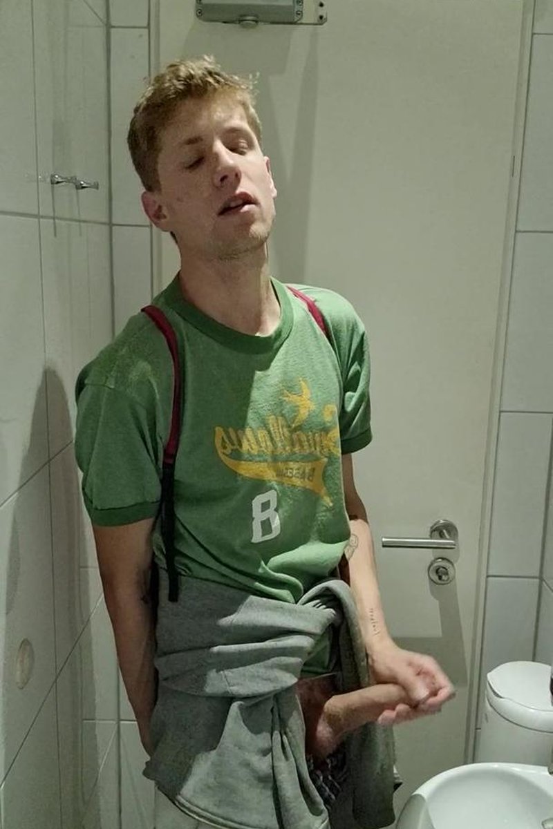 Bathroom Break - Screenshot 1 of 4 - Jaden Big