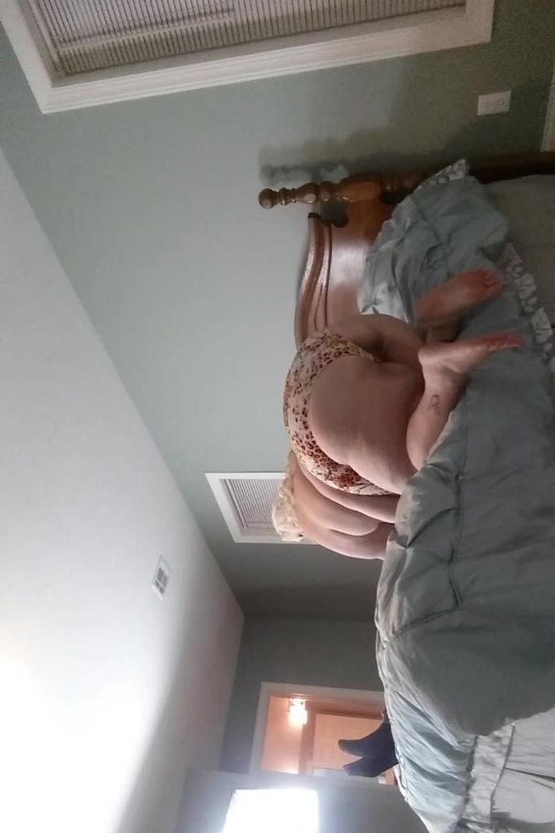 Queen Size Bed - Screenshot 1 of 4 - BBW