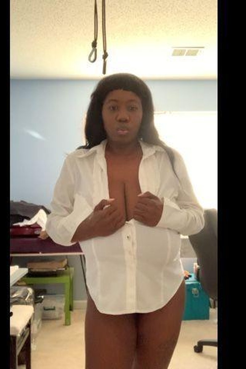 First Button - Screenshot 1 of 4 - Big Tits