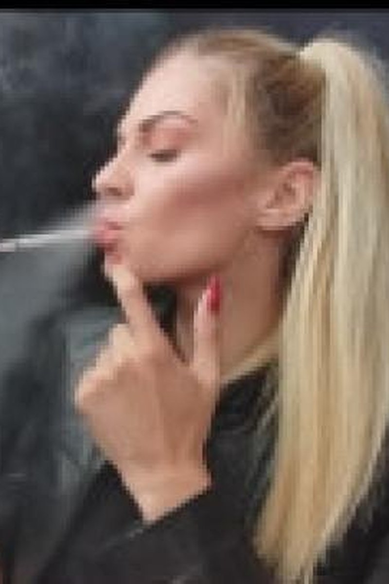 Power Smoking - Screenshot 1 of 4 - Blonde Hair (Female)