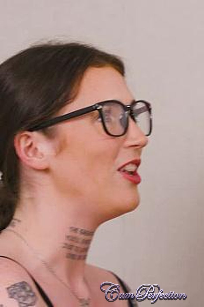 Slutty Enough - Screenshot 1 of 4 - Behind The Scenes