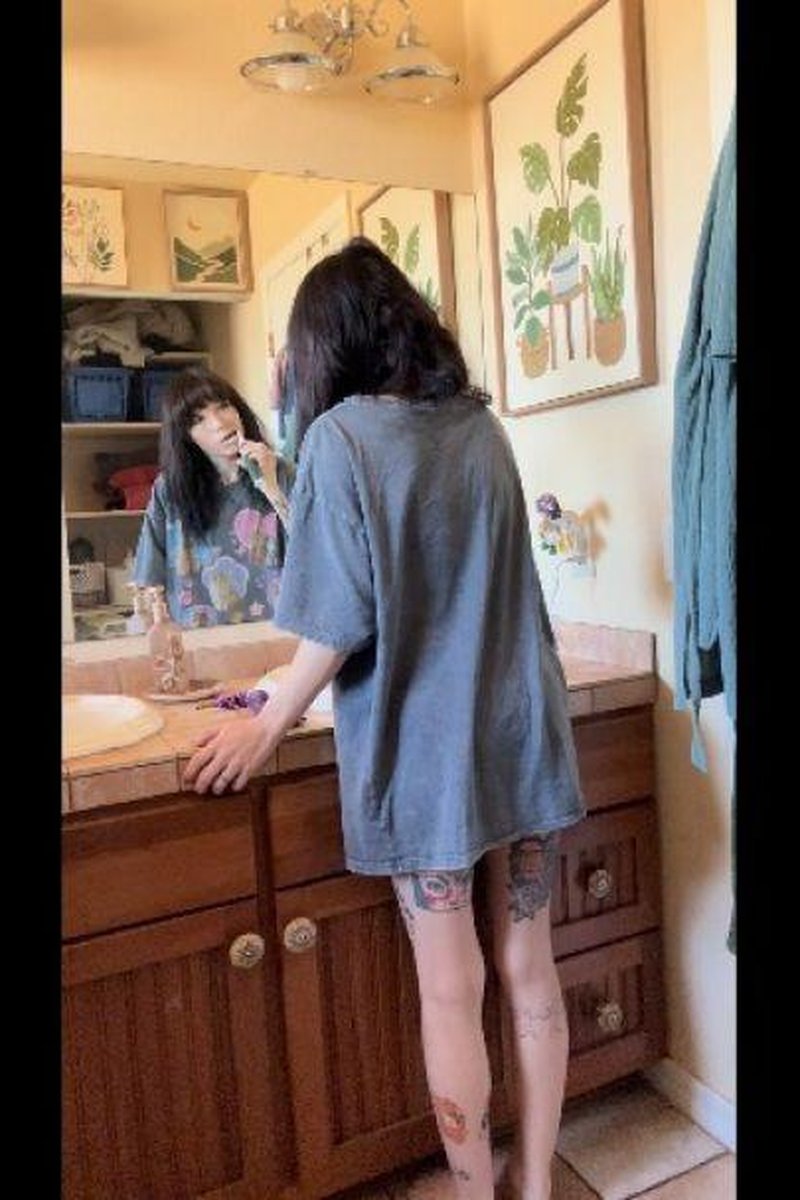 Getting Ready Before Going Out - Screenshot 1 of 4 - Adorable