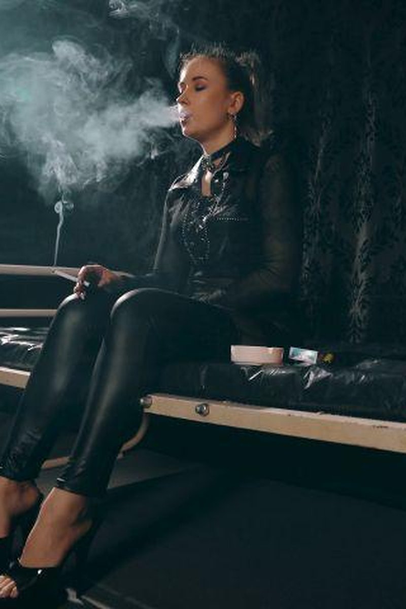 A Cigarette After - Screenshot 1 of 4 - Femdom