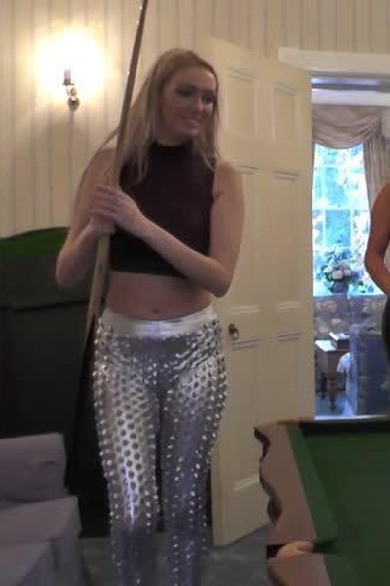 Games Room Fun - Screenshot 1 of 4 - Clothed Sex
