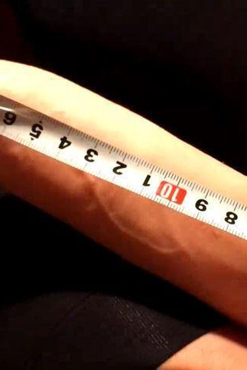 Sissy Measures Clitty - Screenshot 1 of 4 - Body Part Comparison