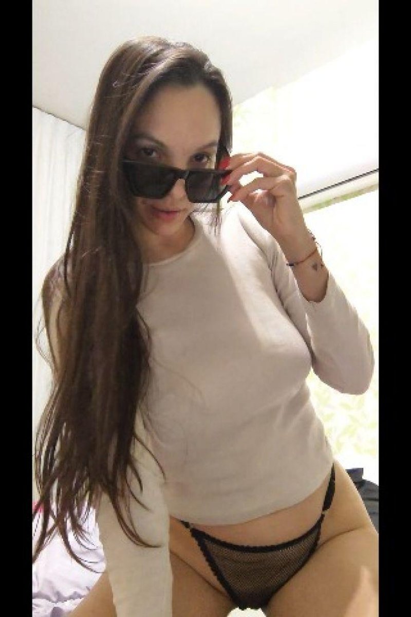 Dancing With Glasses - Screenshot 1 of 4 - Big Tits