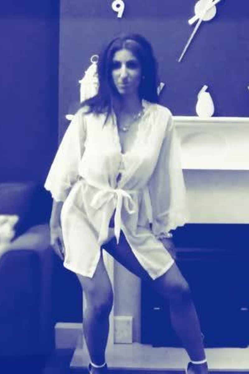 TP-manyvidspersiangirl-free-sexy-arab-striptease