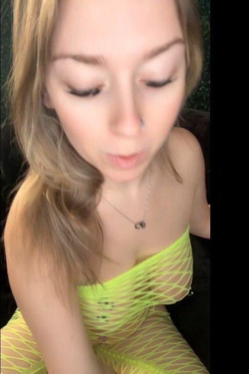 Spitting Spreading - Screenshot 1 of 4 - Anal
