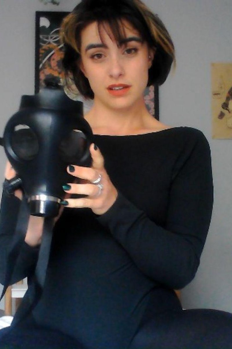 Nylons & Gasmask - Screenshot 1 of 4 - Choking