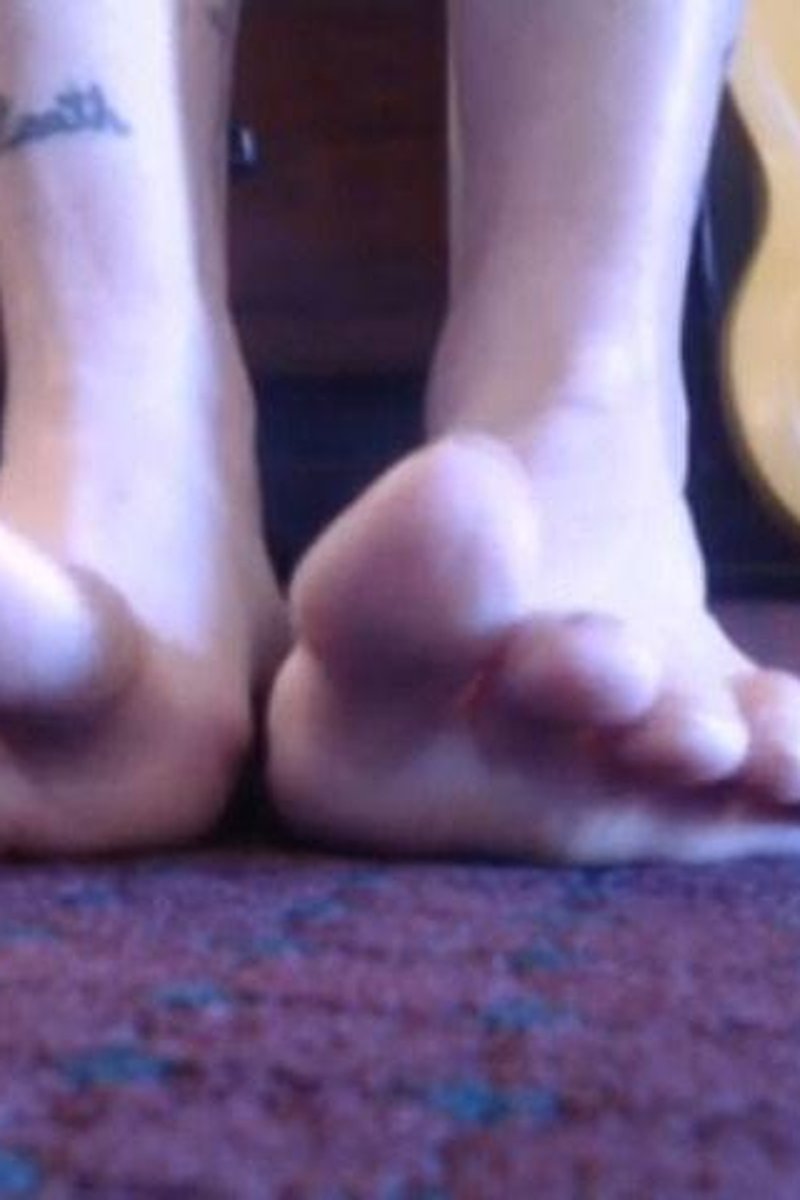 No Polish Toe Lifting And Curling - Screenshot 1 of 4 - Foot Fetish