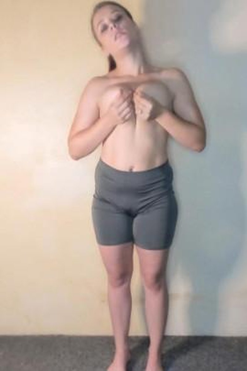 Topless Workout - Screenshot 1 of 4 - Camel Toe