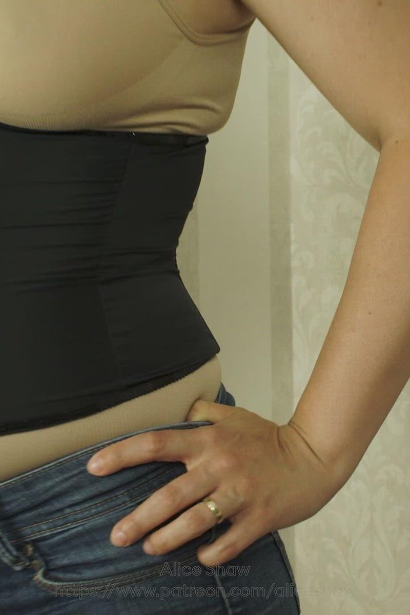220627 Can't Hide My Gut - Screenshot 1 of 4 - Bloated