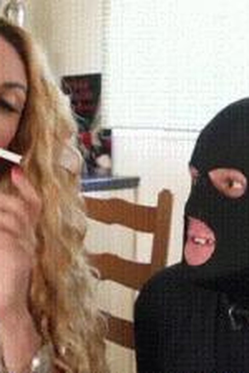 Cigarette Servitude - Screenshot 1 of 4 - Blonde Hair (Female)