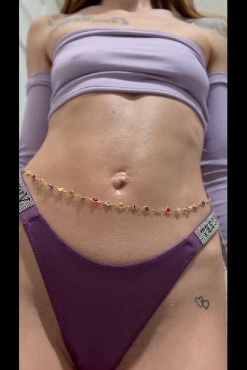 Belly Button Teasing - Screenshot 1 of 4 - Babes