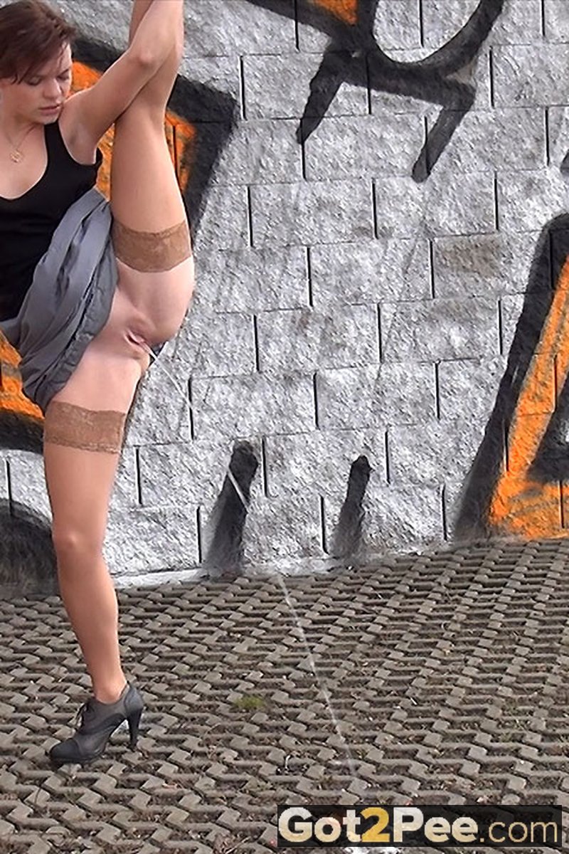 Hello There - Screenshot 1 of 4 - Golden Shower