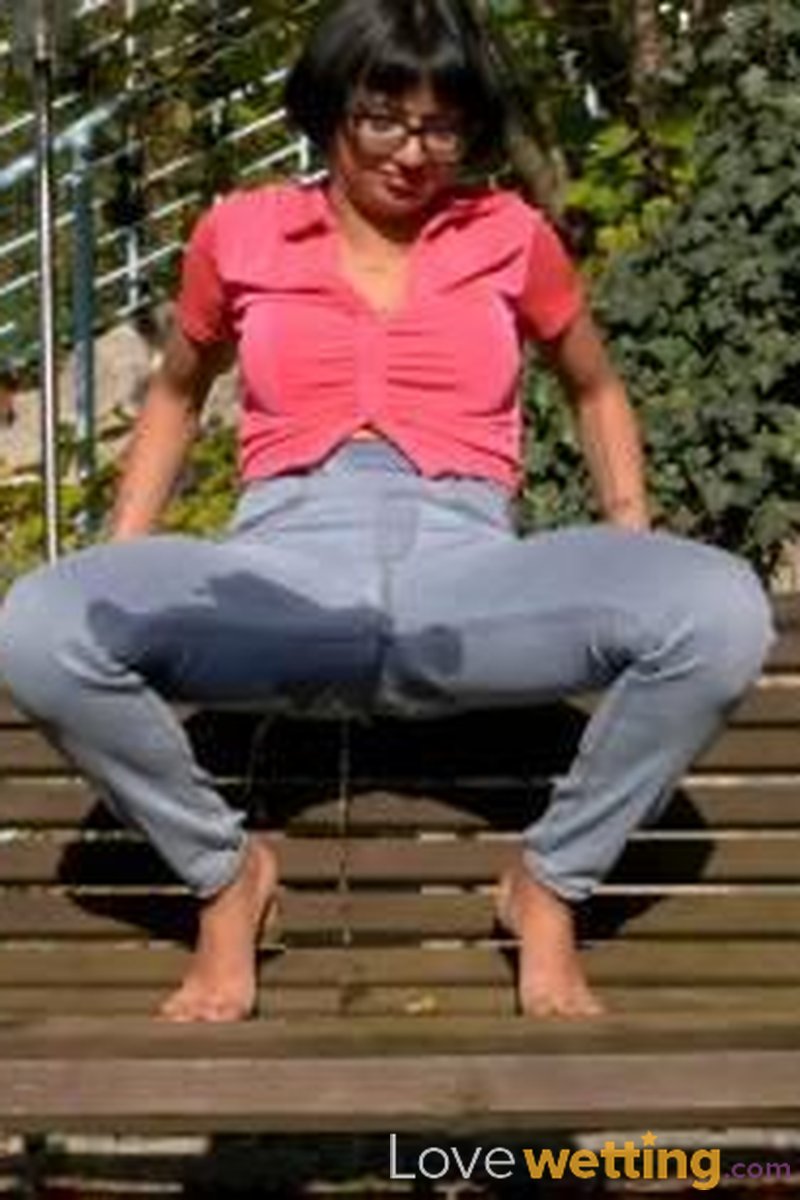 Candy Scott - Candy Scott - Screenshot 1 of 4 - Golden Shower
