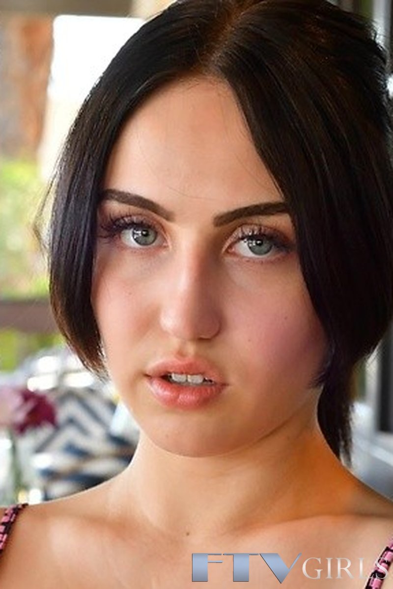 Extremely Capable - Screenshot 1 of 4 - Dancing Scenes