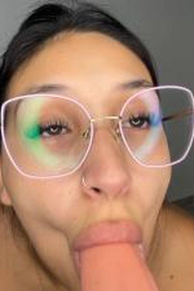 Deep Throat - Screenshot 1 of 4 - Blowjob