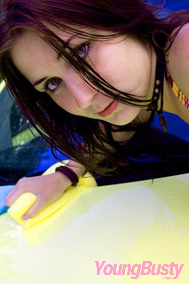 Roxy - Screenshot 1 of 4 - Brown Hair