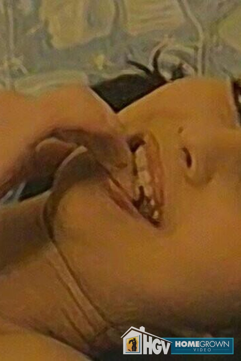 Sexy Amateur Fingers Herself - Screenshot 1 of 4 - Brown Hair