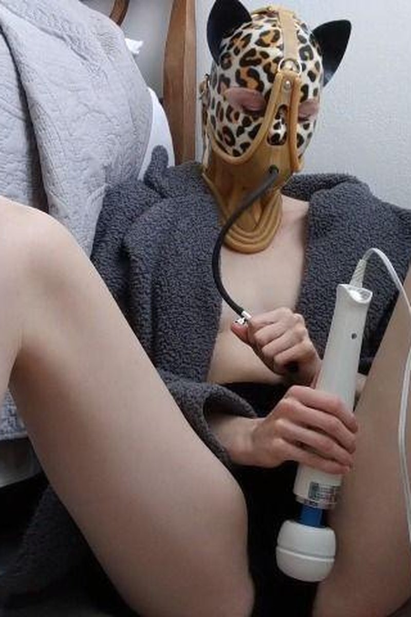Muzzled Kitty Playtime - Screenshot 1 of 4 - Babes