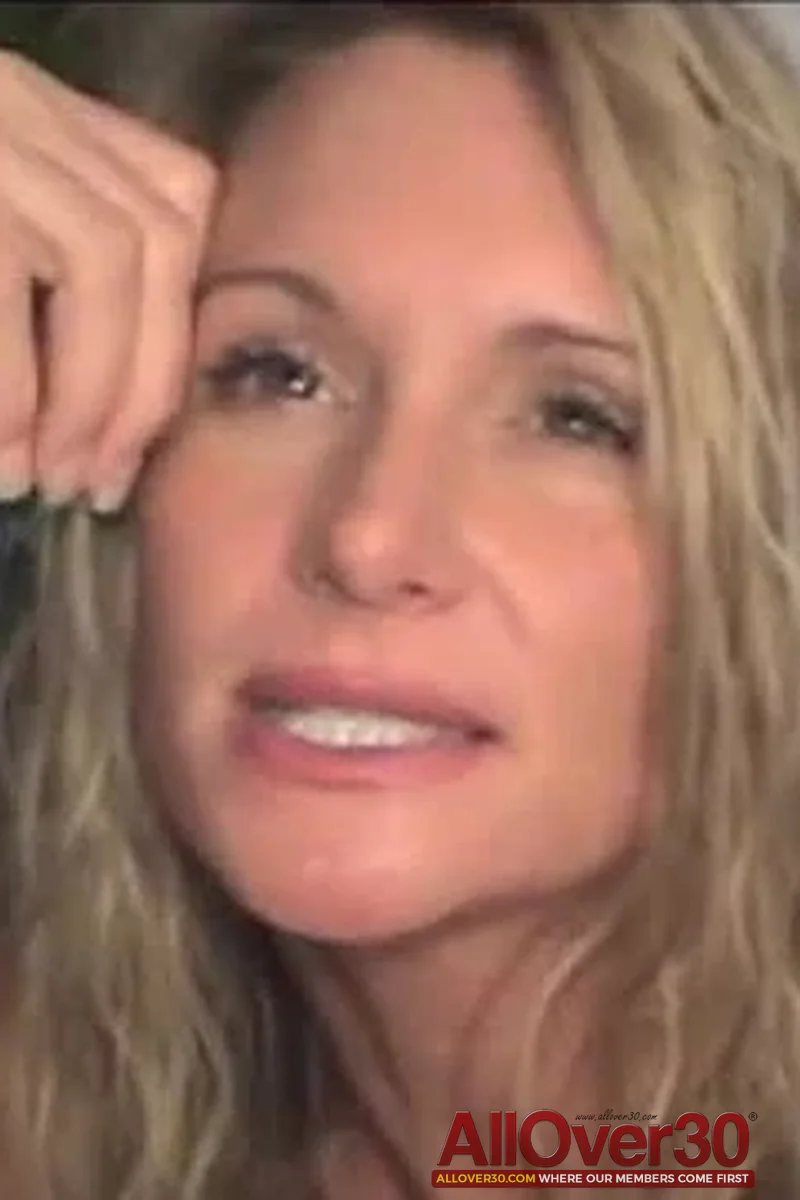 Ingrid: Interview - Screenshot 1 of 4 - Lingerie