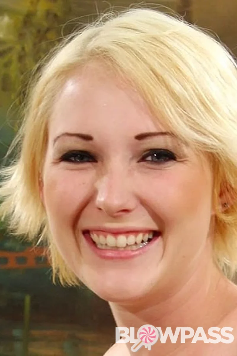 Dezeray - Screenshot 1 of 4 - Blond Hair