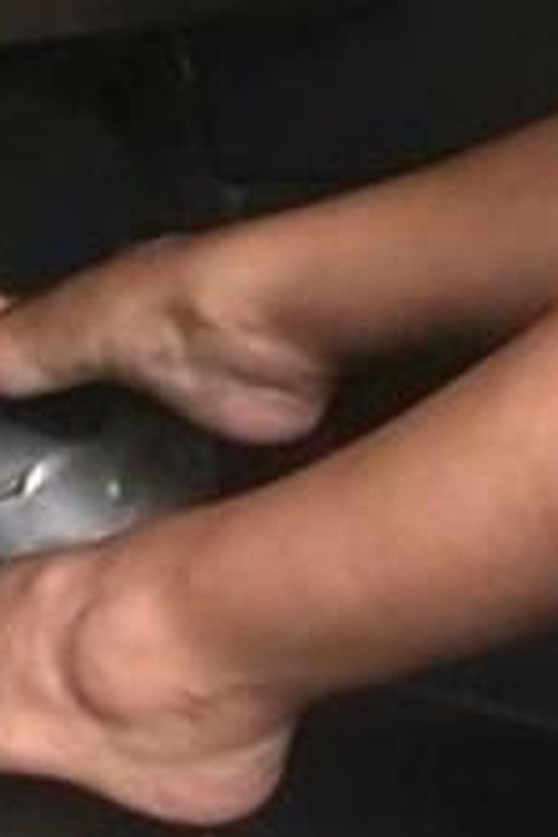 Pedal Pumping Babe - Screenshot 1 of 4 - Car