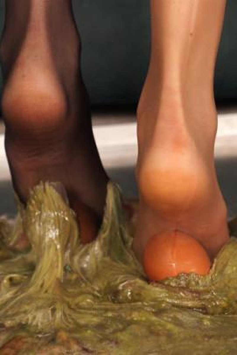 Egg Smash Inside Nylons - Screenshot 1 of 4 - Crush Fetish
