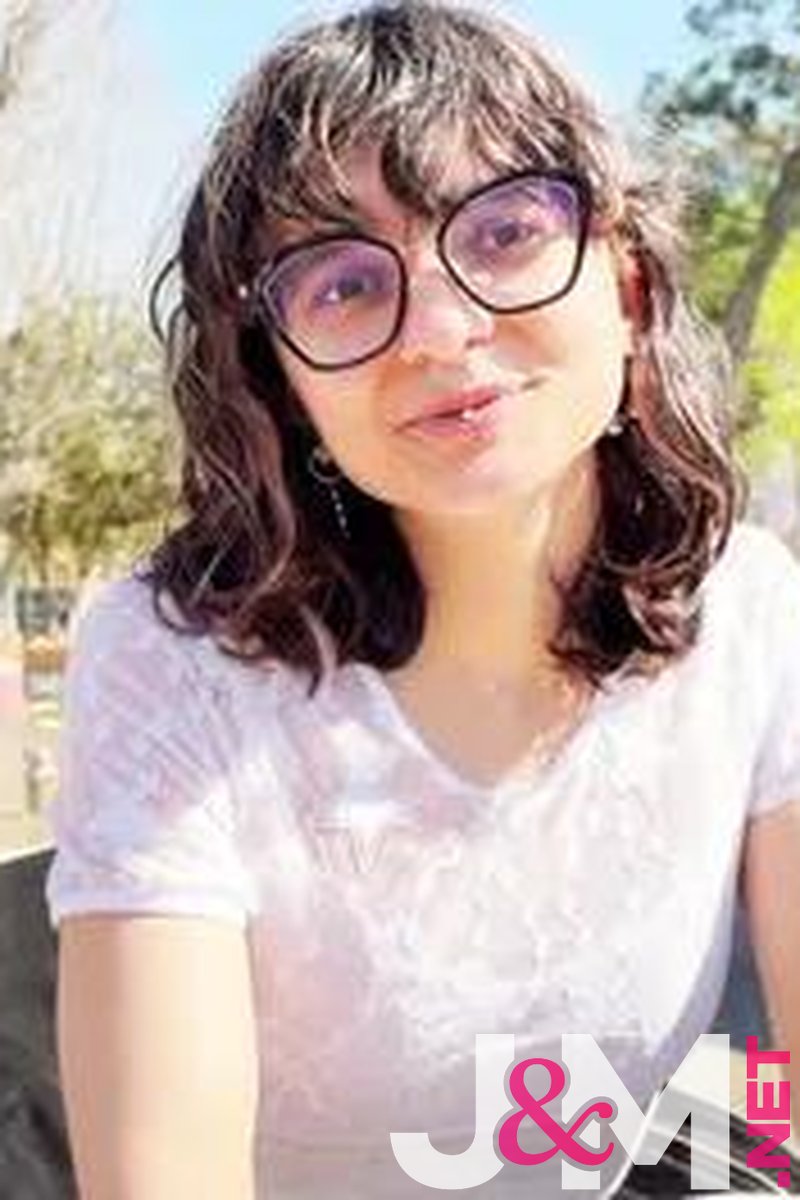 JacquieEtMichelTV – Lotus, 21 Years Old, From Mons!