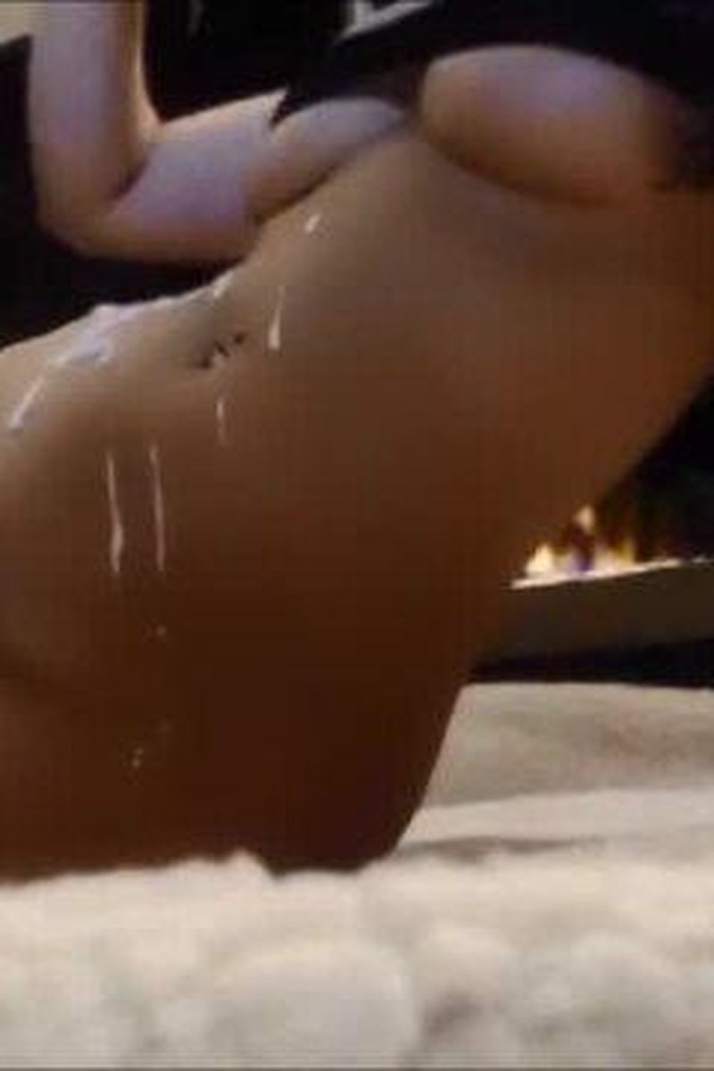 Lotion Rub Down - Screenshot 1 of 4 - Babes