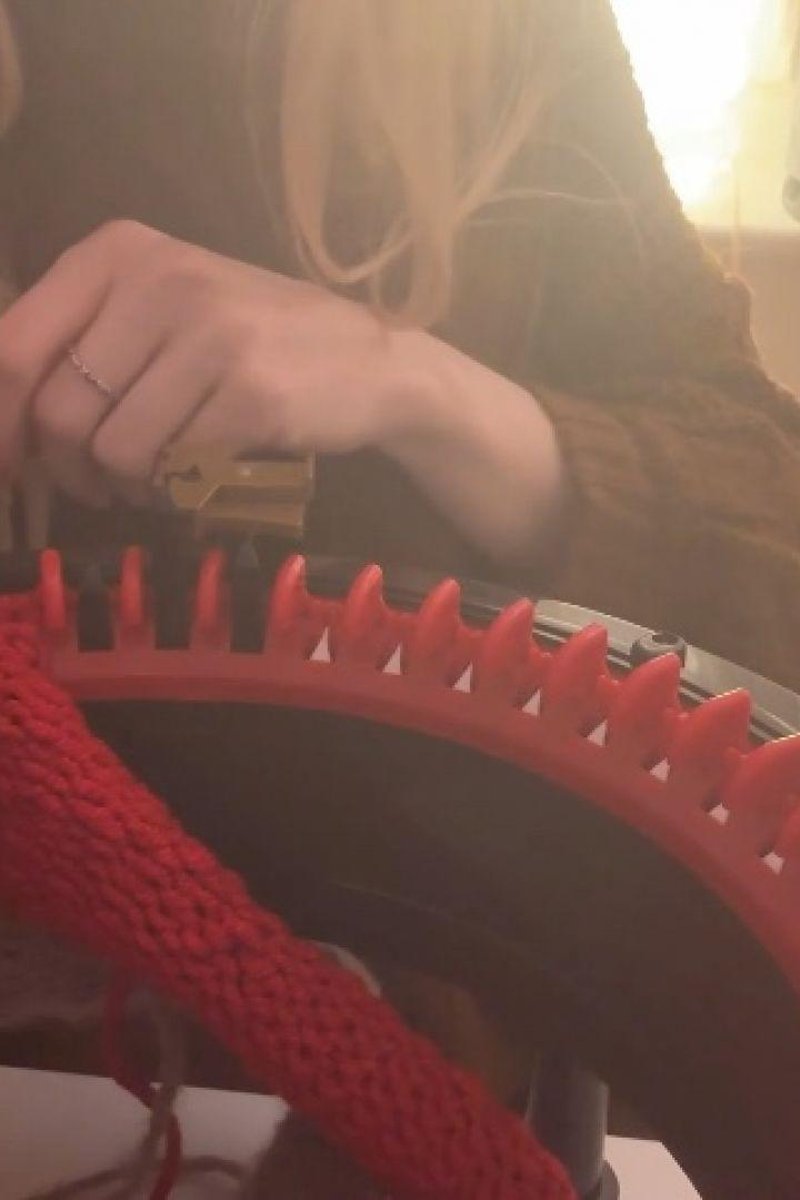 Casting Off - Knitting Machine Basics - Screenshot 1 of 4 - Diy