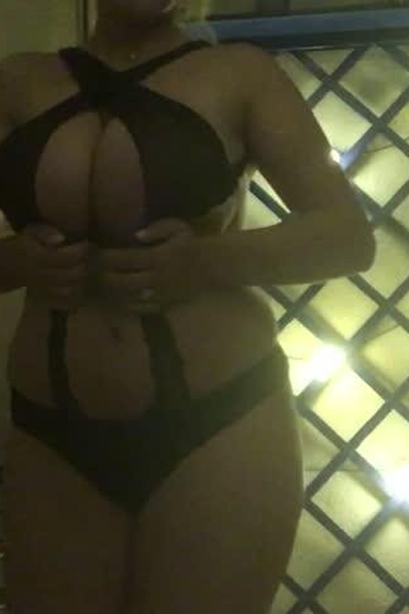 Stripper Time - Screenshot 1 of 4 - Huge Tits