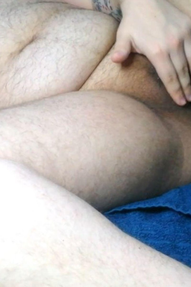 Chub Slapping Big Clit - Screenshot 1 of 4 - Big Clit