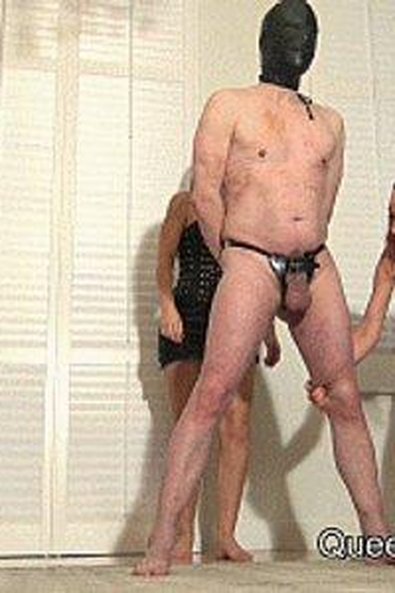 Barefoot Ballbusting (Mp4) - Screenshot 1 of 4 - Ballbuster