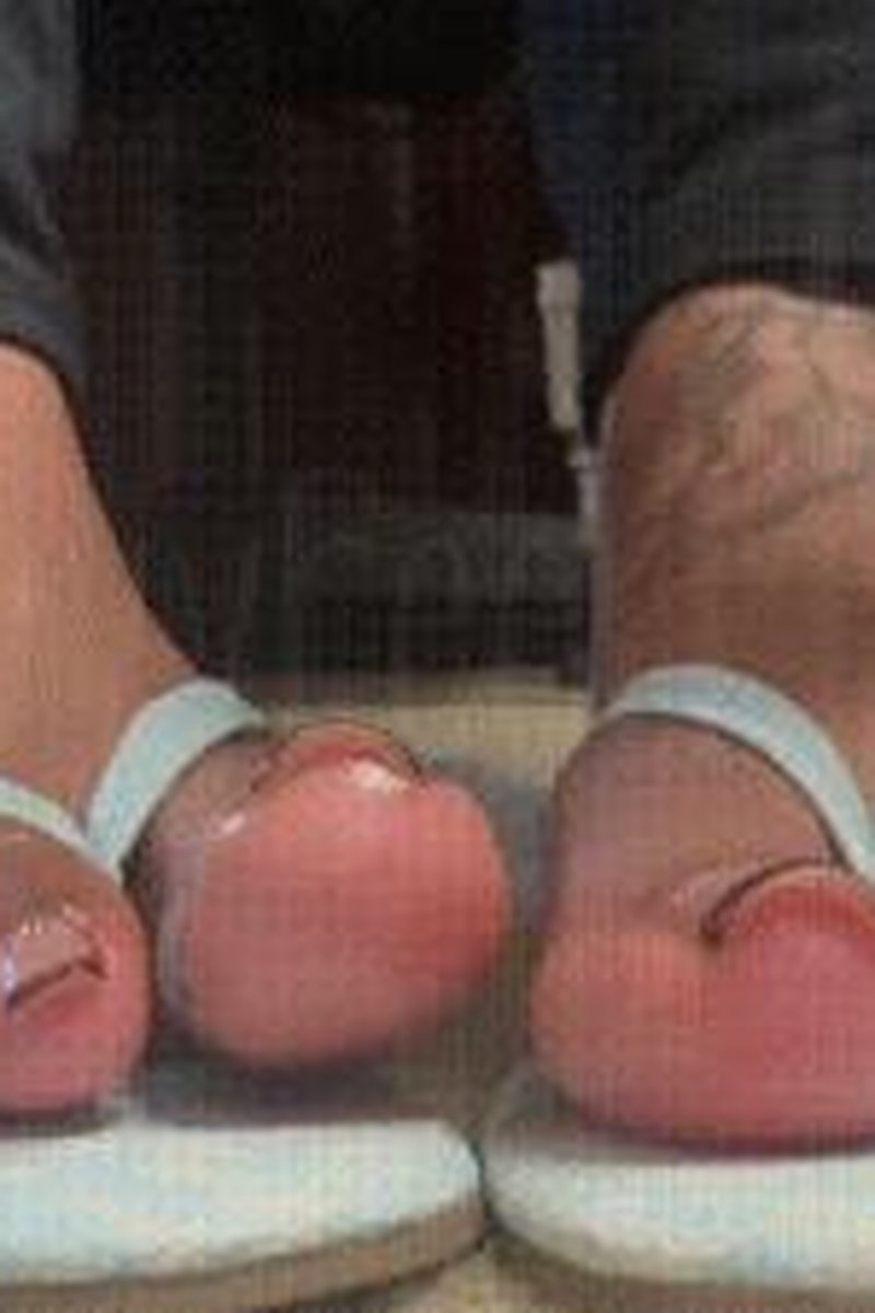 Slippery Toes - Screenshot 1 of 4 - Foot Fetish