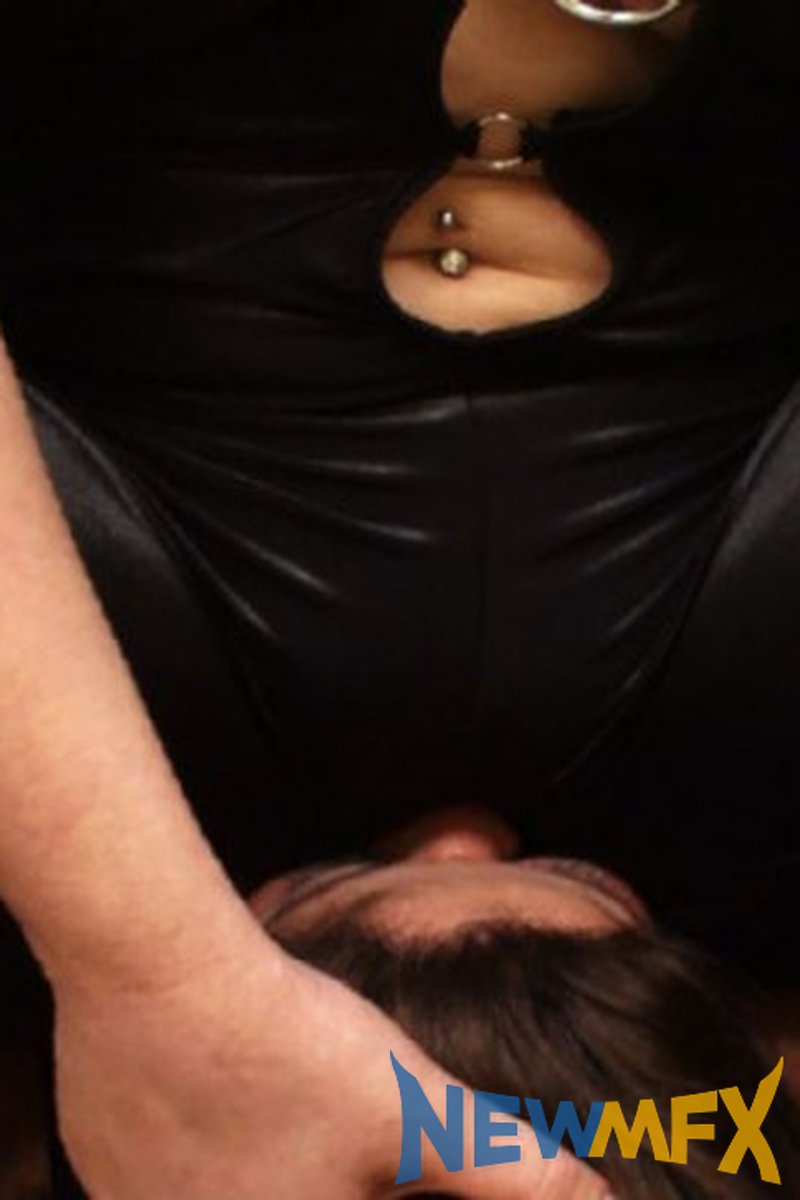 My First Facesitting Experience! - Screenshot 1 of 4 - Sabrina Varoneze