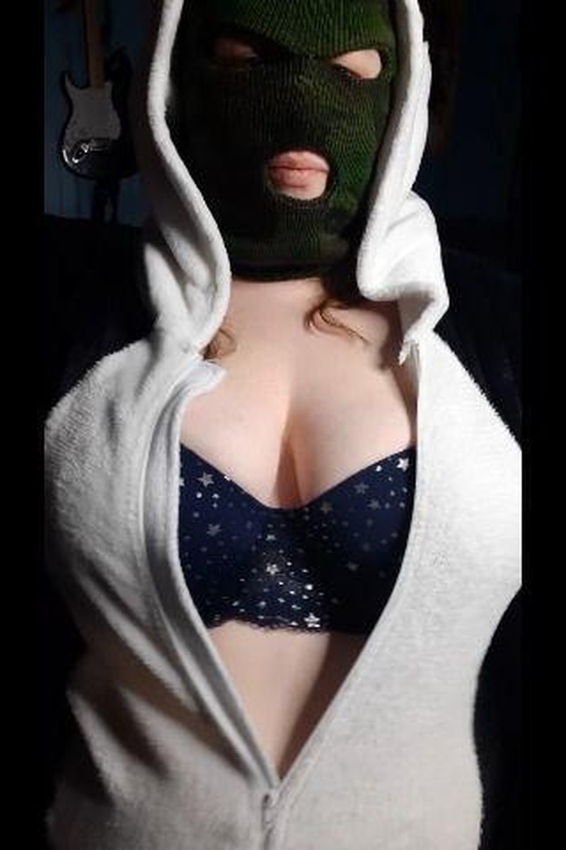 Titty Dance - Screenshot 1 of 4 - BBW