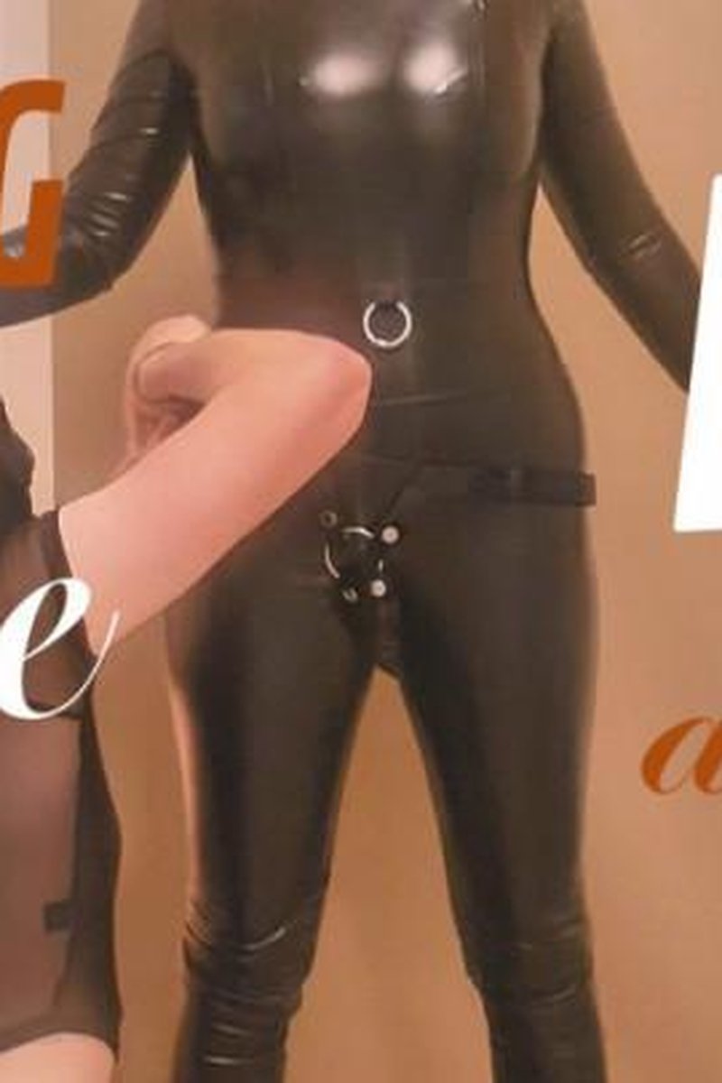 Pegging Slave - Screenshot 1 of 4 - European