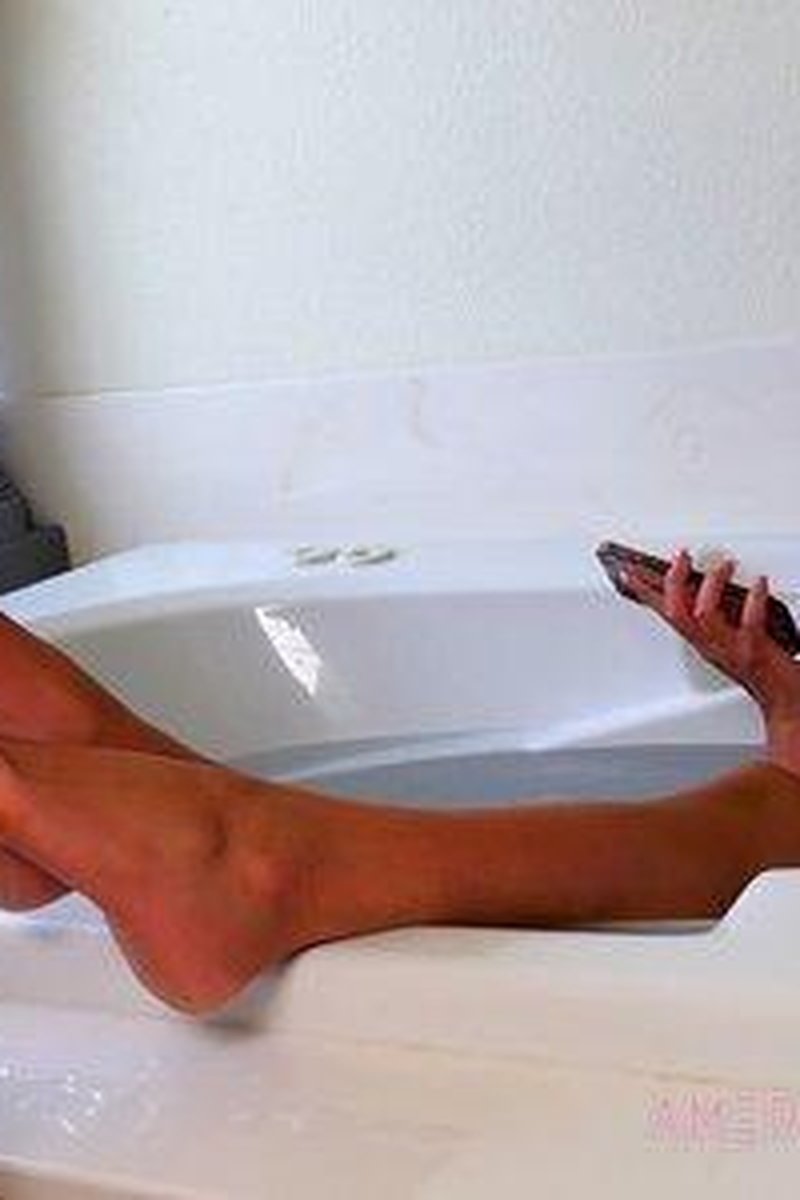 Bath Time Cucky - Screenshot 1 of 4 - American Mean Girls