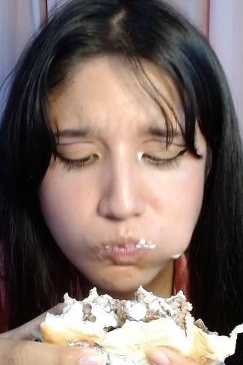 Eat Hamburger - Screenshot 1 of 4 - Chewing