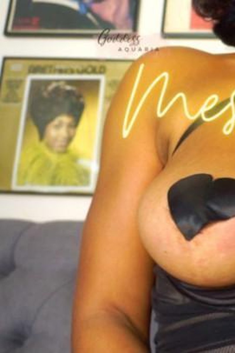 Mesmerizing Tits - Screenshot 1 of 4 - Big Tits