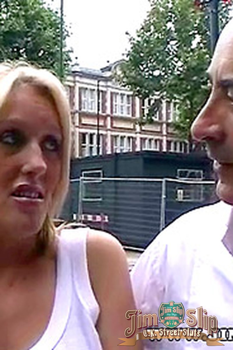 Sex with Busty Uk Streetslut - Screenshot 1 of 4