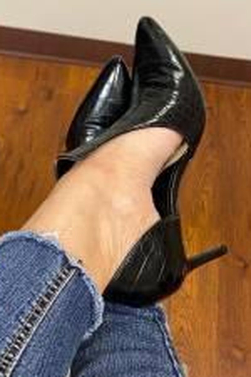 Foot Pics! - Screenshot 1 of 4 - Findom