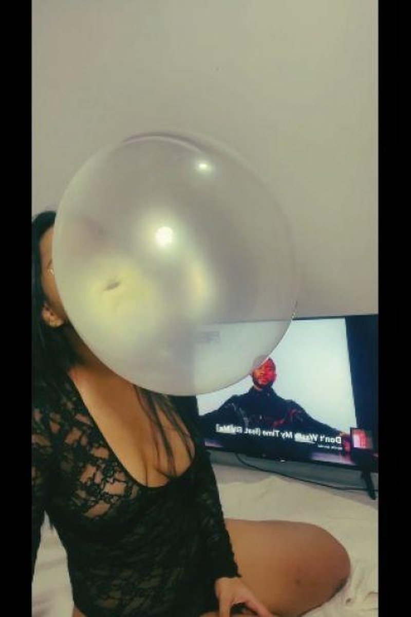 Erotic Bubble Dance - Screenshot 1 of 4 - Big Ass